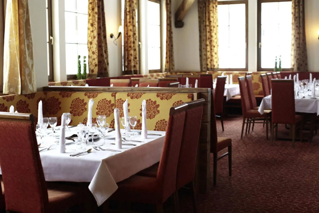 ROBINSON AMADÉ