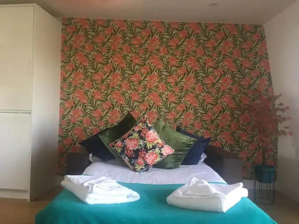 City Centre Penthouse with Terrace 5 mins walk to Colleges & Sleeps 6