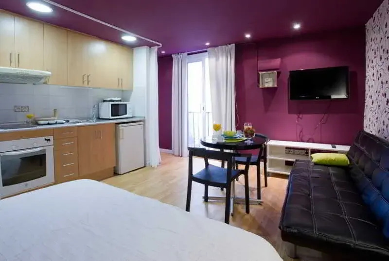 Apartamentos Colón 3000