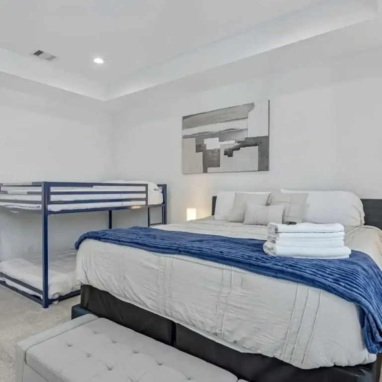 Luxury Urban Retreat Near Key Houston Locations