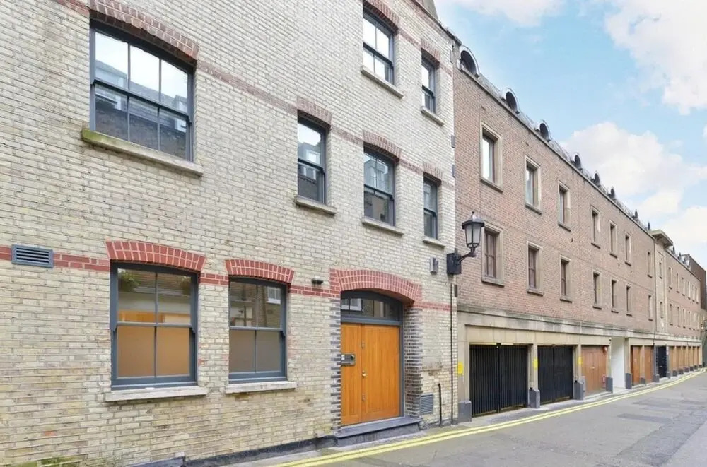 Charming 3-bed House in London