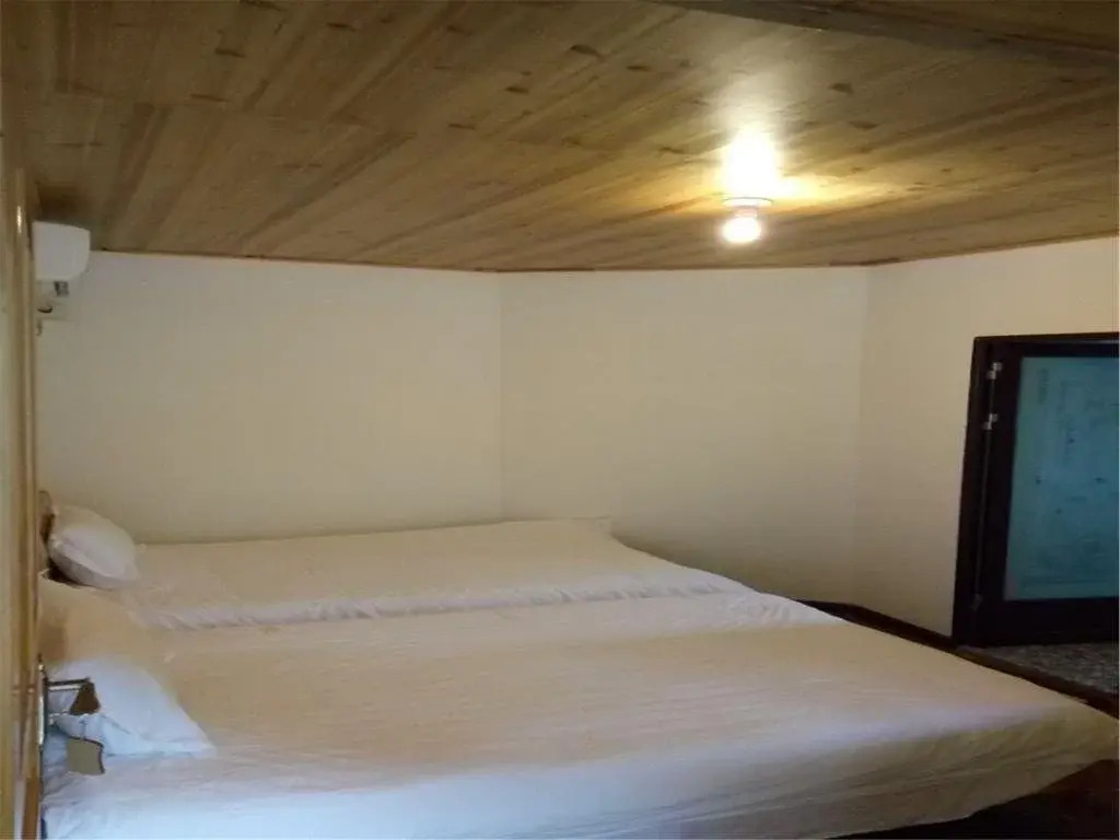 Longmen Hostel