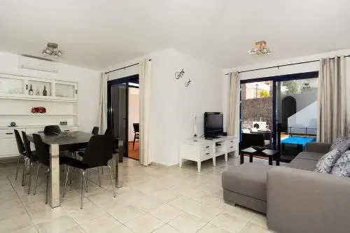 Lanza Coloradas 20, heated pool