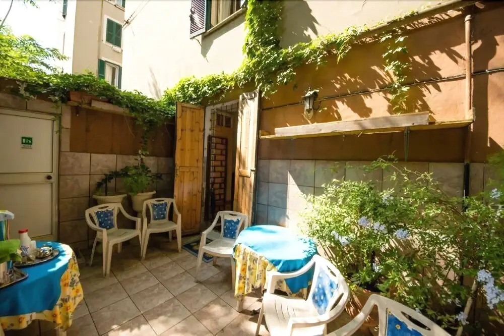 SUNSHINE HOSTEL