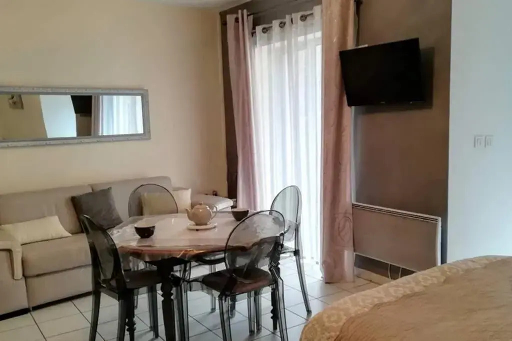 Appartement Meuble Classe 3*** Ideal Cure Thermale, Avec Terrasse De 30M2, Magnifique Vue