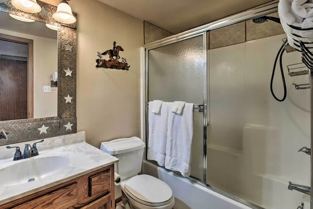 Cabin-style Condo w/ Deck Near Angel Fire Resort