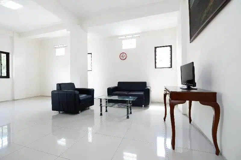Oyo Life 1817 Kost Agus Salim