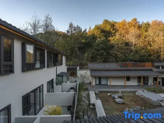 Yiliangfeng Mountain View Vacation Homestay (Longmen Mountain Apricot Plum Peak Scenic Area Branch)