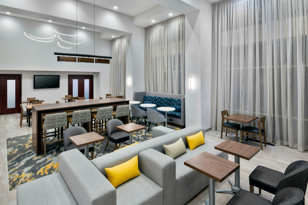 Hampton Inn & Suites Cleveland-Beachwood