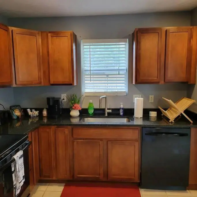 Chic City Getaway-2 bdrm twnhome, Minutes From Downtown