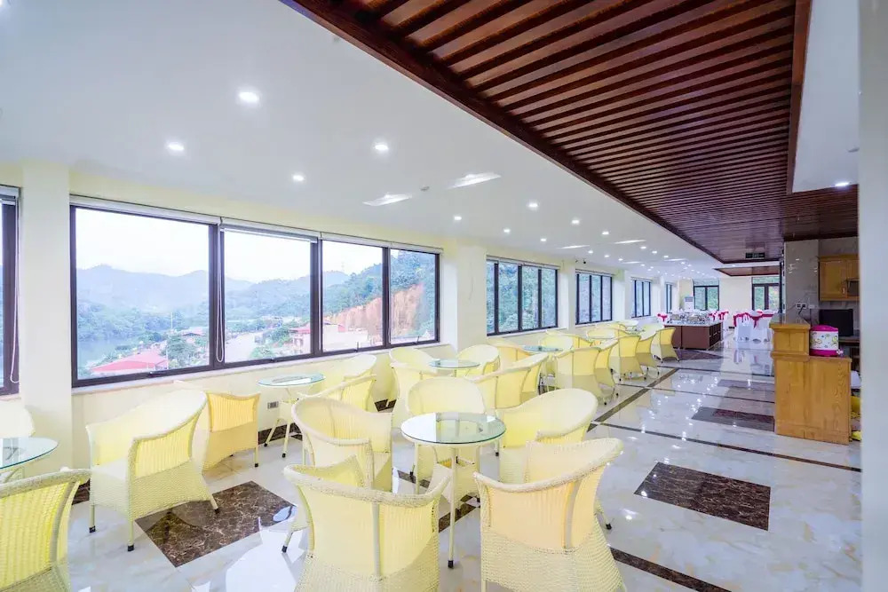 Dinh Gia Hotel