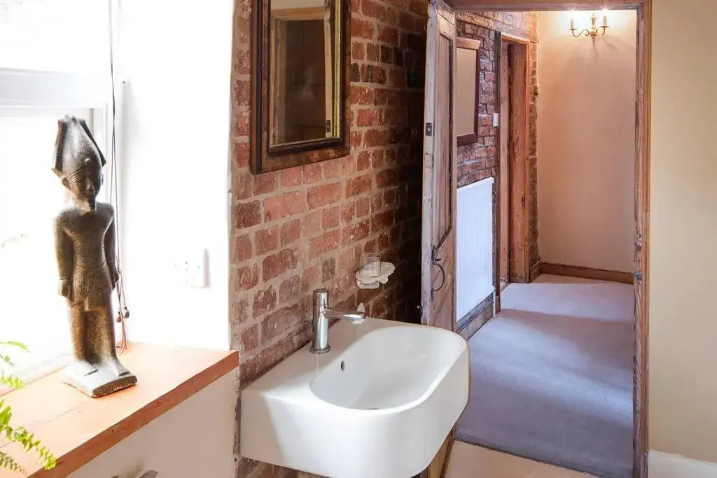No.25 Steep Hill - Award Winning Street, Cathedral Quarter, Lincoln - Free Parking