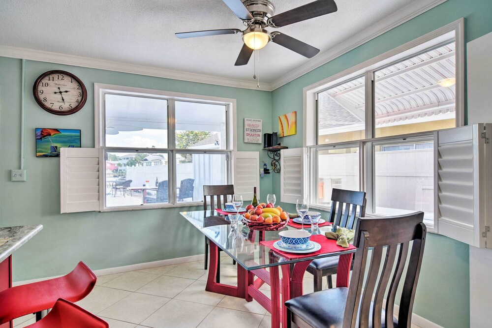 Bayside Pad w/ Pool Access & Dock: 1/2 Mi to Beach