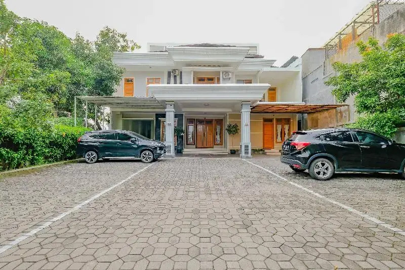OYO 90308 Puri Cartenz Syariah