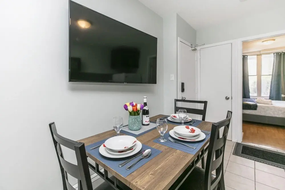 Modern - 1BR Units With Netflix - Prime Location