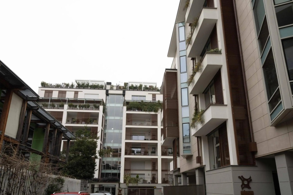 Amazing BRAND NEW 2 room upper scale with condo GYM close to metro