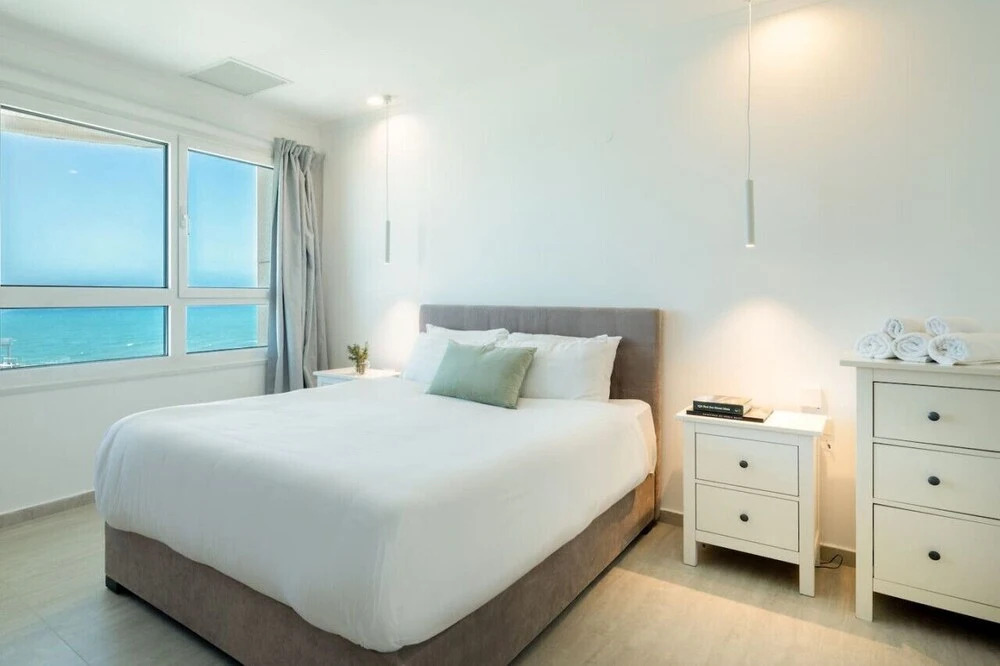 Luxurious Apt W Panoramic Sea View - 75m