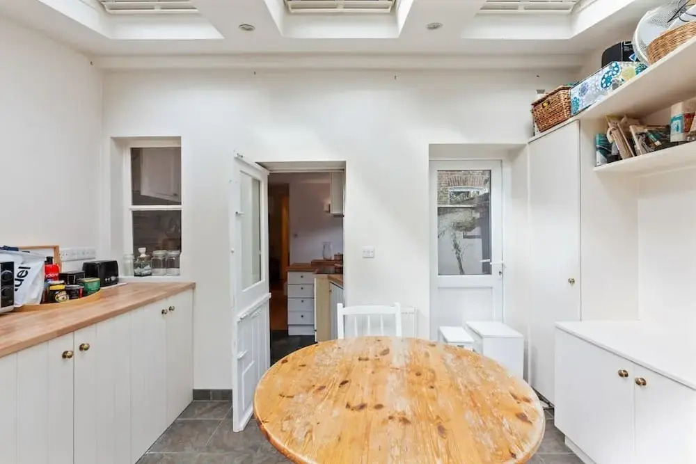 Lovely 2 Bed Apt W/patio nr Shepherd's Bush