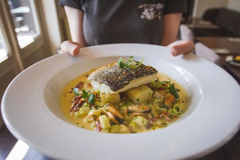 The Wheatsheaf Pub, Kitchen & Rooms