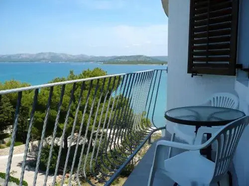 Apartment Obala Petra Kresimira Iv 2