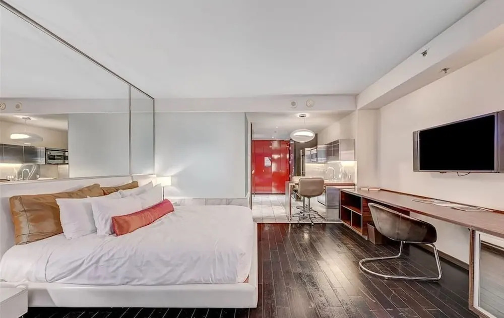 Amazing Modern Strip Views Palms Studio 21306