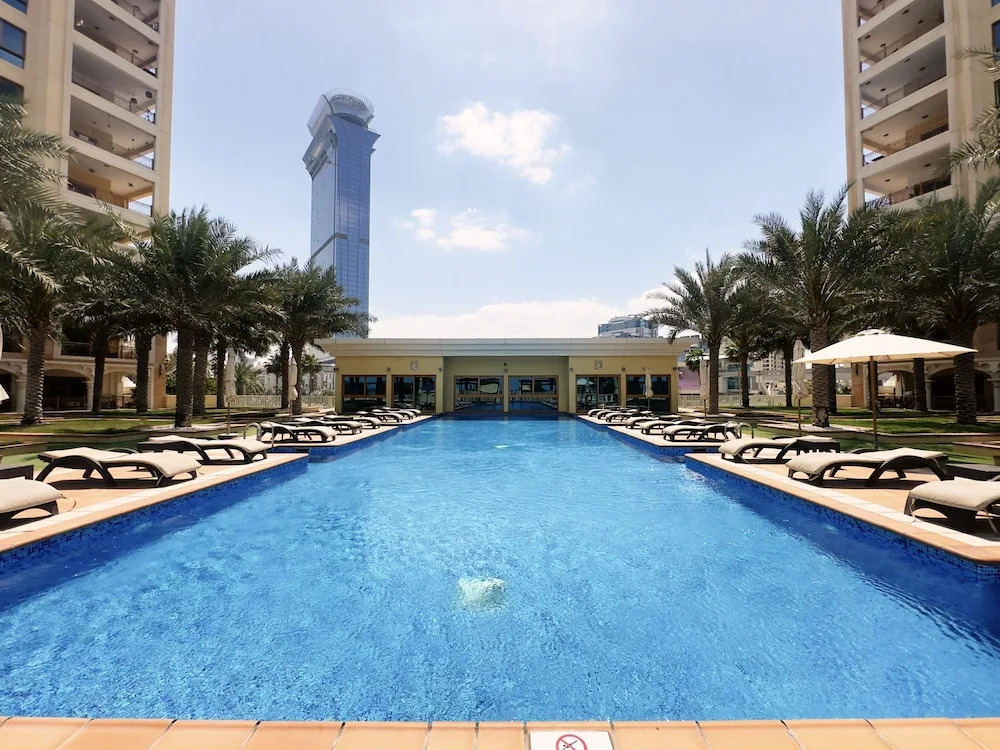 Modern 3BR Maid at the Palm w Pool and Gym