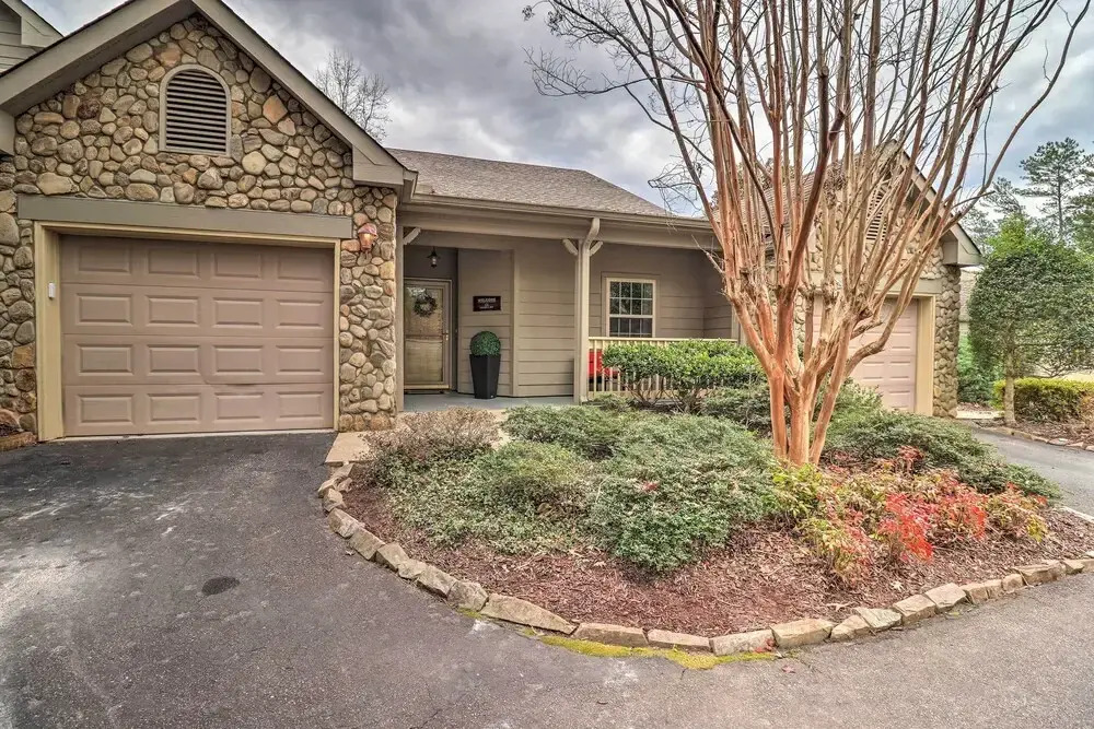 Indoor Pool & Golf Course Views: Lake Lure Condo!