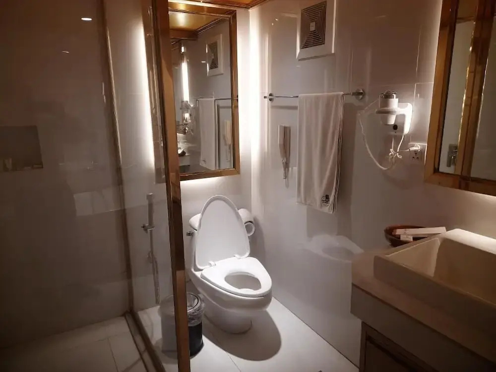 Hotel Razmoni Isha Kha International