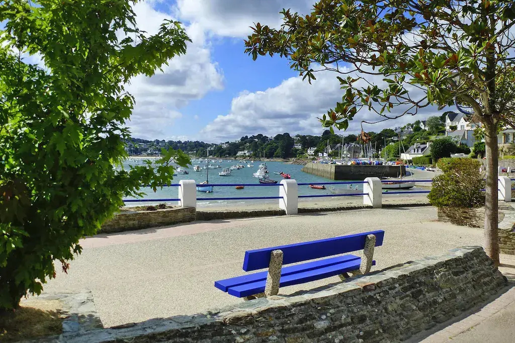 Charming holiday home, 200 m sandy beach, Locquirec