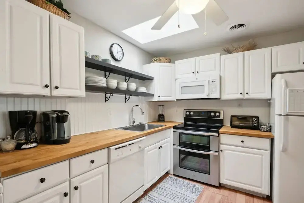 2BR Cape May Retreat - Yard, Beach & Parking
