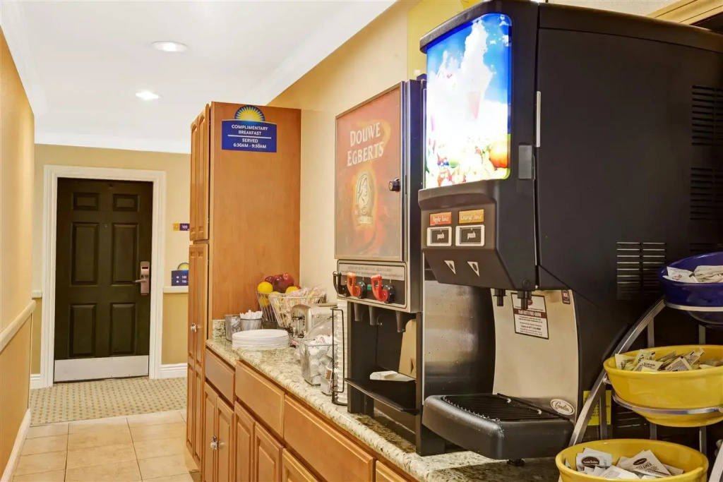 Mirage Inn & Suites