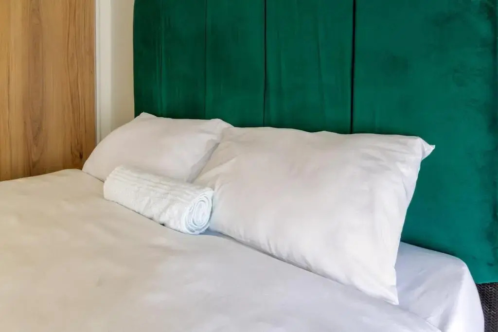 Lovely 1 Modern bedroom in Waterfall City