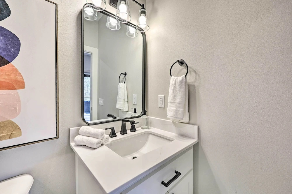 Hike, Bike & Unwind: Bella Vista Family Home!