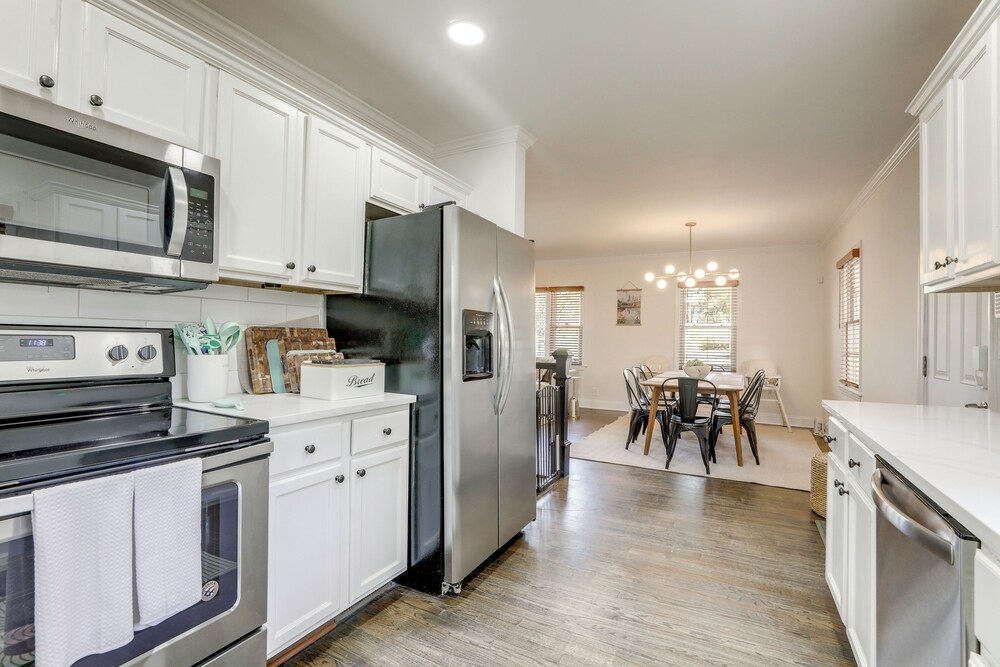 Easy Access to Atlantas Best! Home w/ Yard & Deck