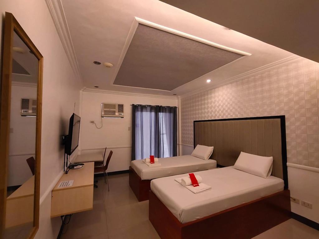 S&M Hotel