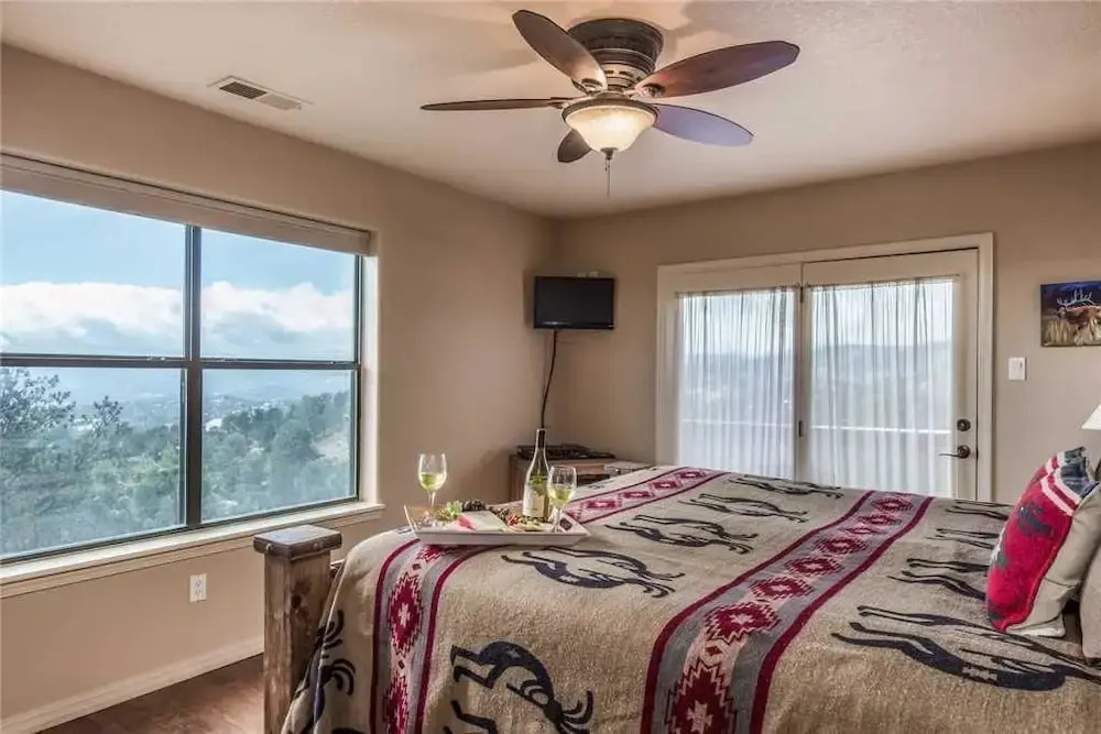 2 Spirit Lodge - Two Bedroom Cabin with Hot Tub