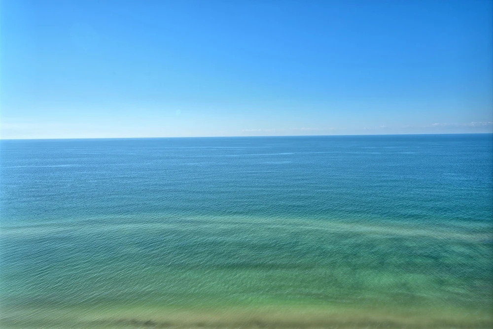 Roomy Oceanfront Condo with Breathtaking View and Beachside Pool - Unit 1906 by RedAwning
