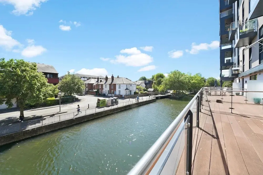 Kennet House Superior Serviced Apartment