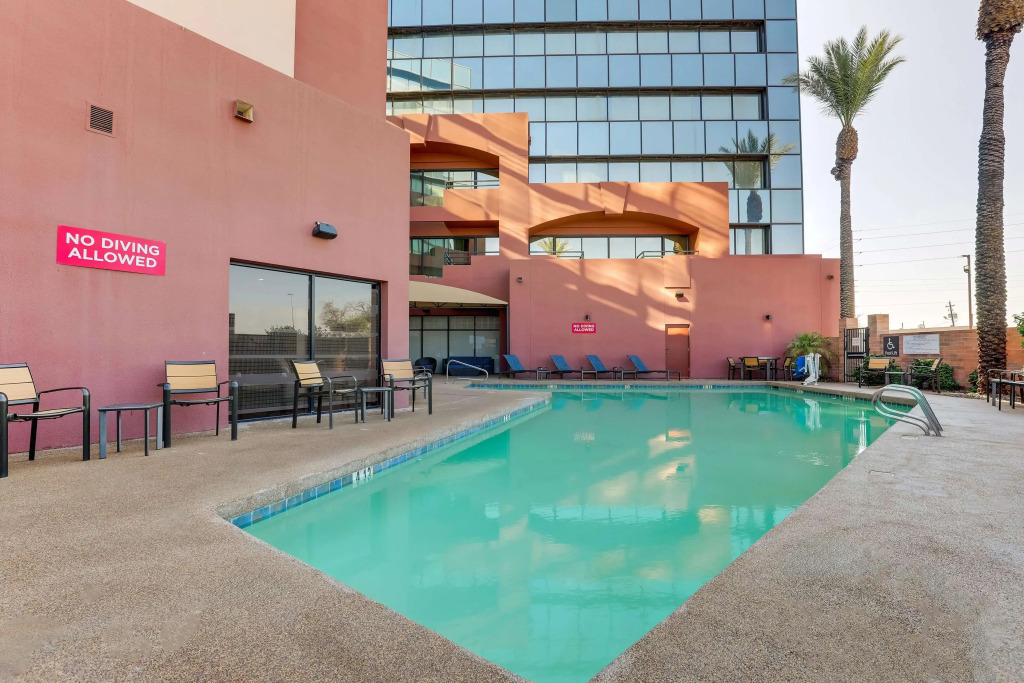 Drury Inn & Suites Phoenix Airport