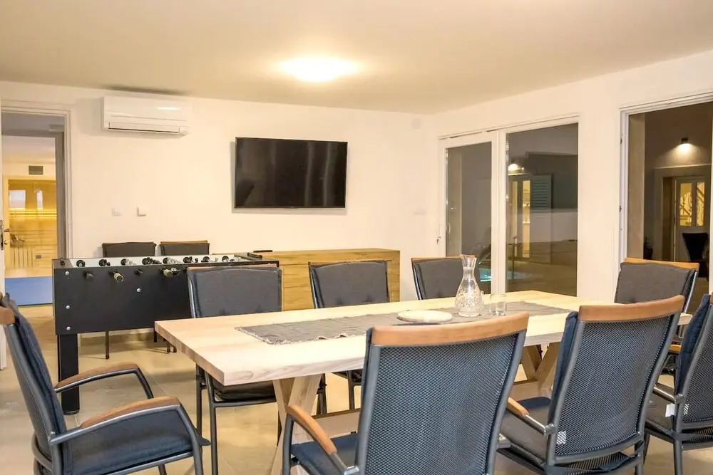 Spacious Villa with Private Pool in Dubrovnik