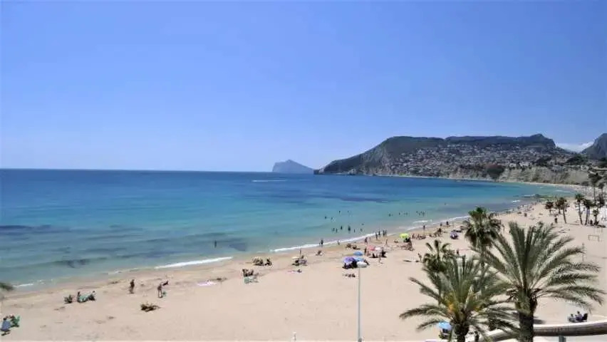 Vistas panorámicas a la playa 4º piso Calpemar