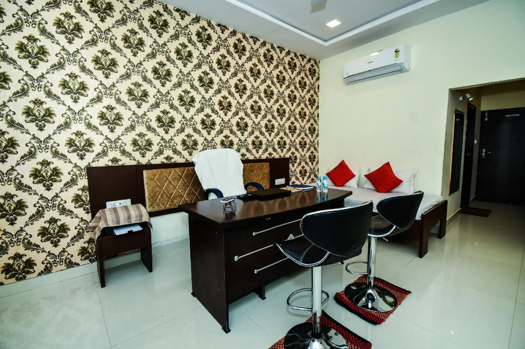 OYO 28740 Empire Greens