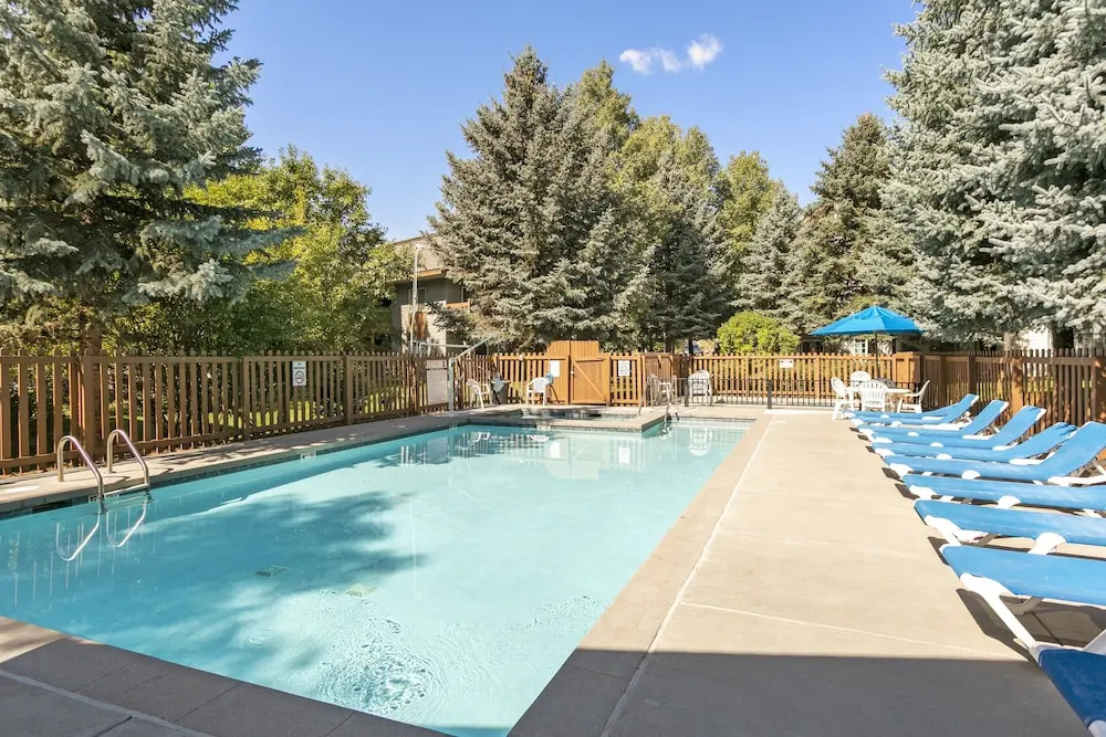 901 Crazy Horse Circle 2 Bedroom Condo by RedAwning