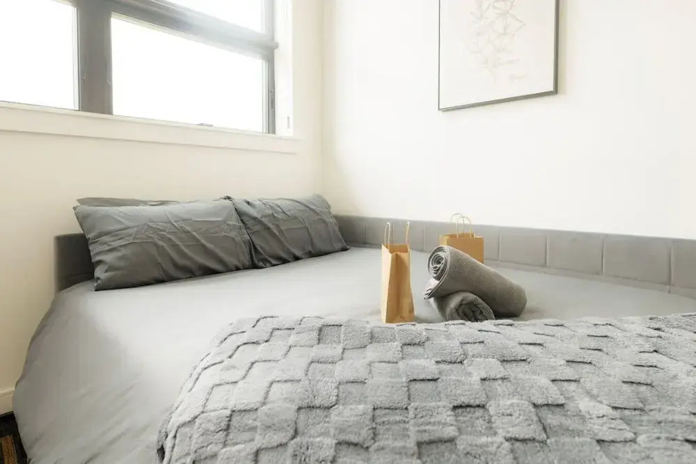 Above The Roots - Elegant Studio Stay