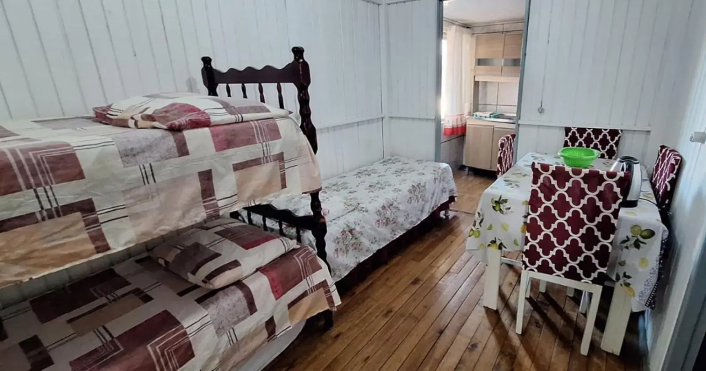 CASA completa em TORRES-RS - Na mais bela praia Gaúcha - Cozinha - Banheiro - Ar condicionado - Smart TV 32 Android Apps Youtube - Netflix - Prime Vídeo e Wi-Fi - Estacionamento - Acomoda até 10 pessoas - Anfitriã Superhost no BnB