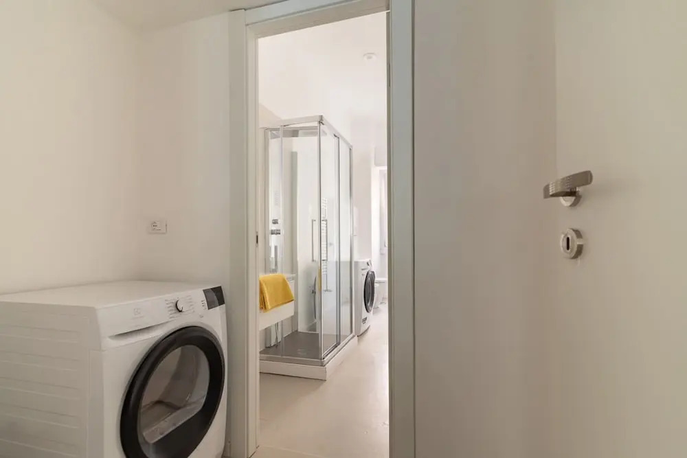 w Elegant 3BR Near Milan Center