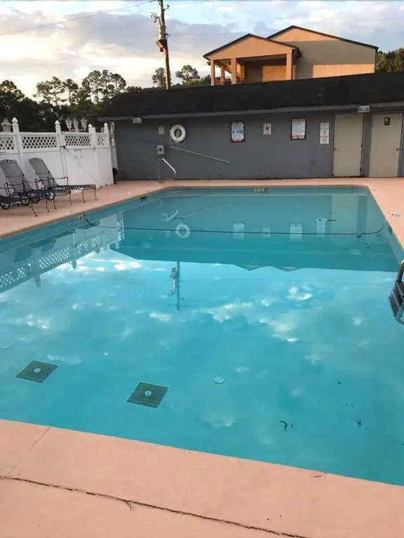 Budgetel Inn Suites Pine Mountain