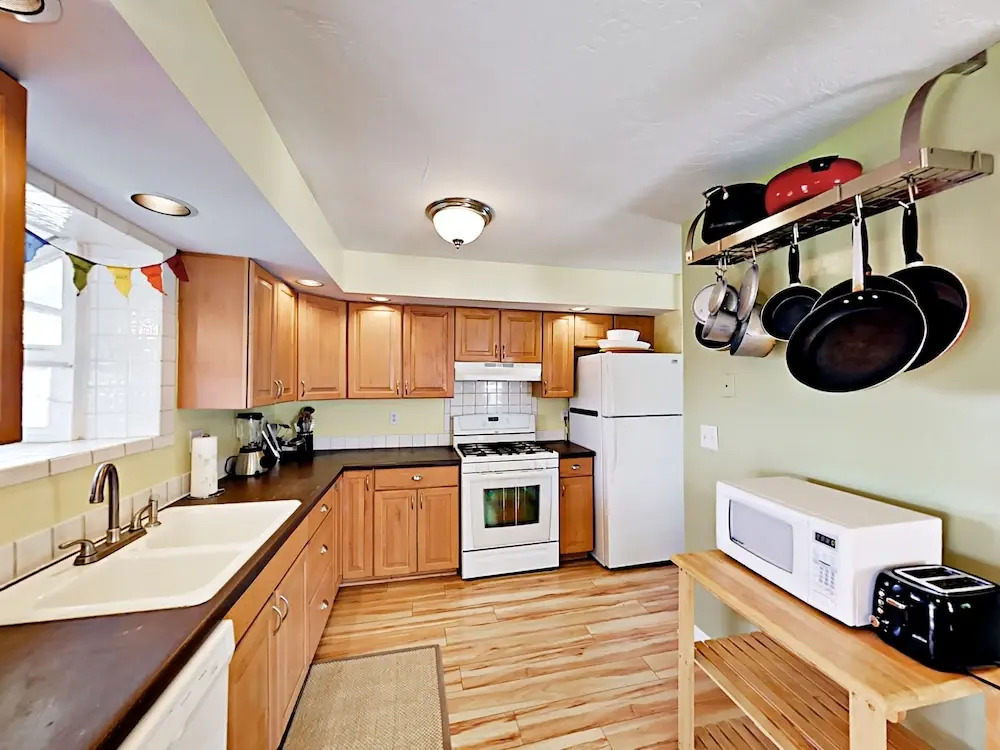 Cottonwood Heights Home 3 Bedrooms 3 Bathrooms Home