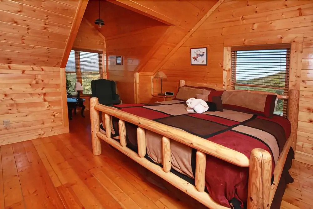 Hullabaloo - Four Bedroom Cabin