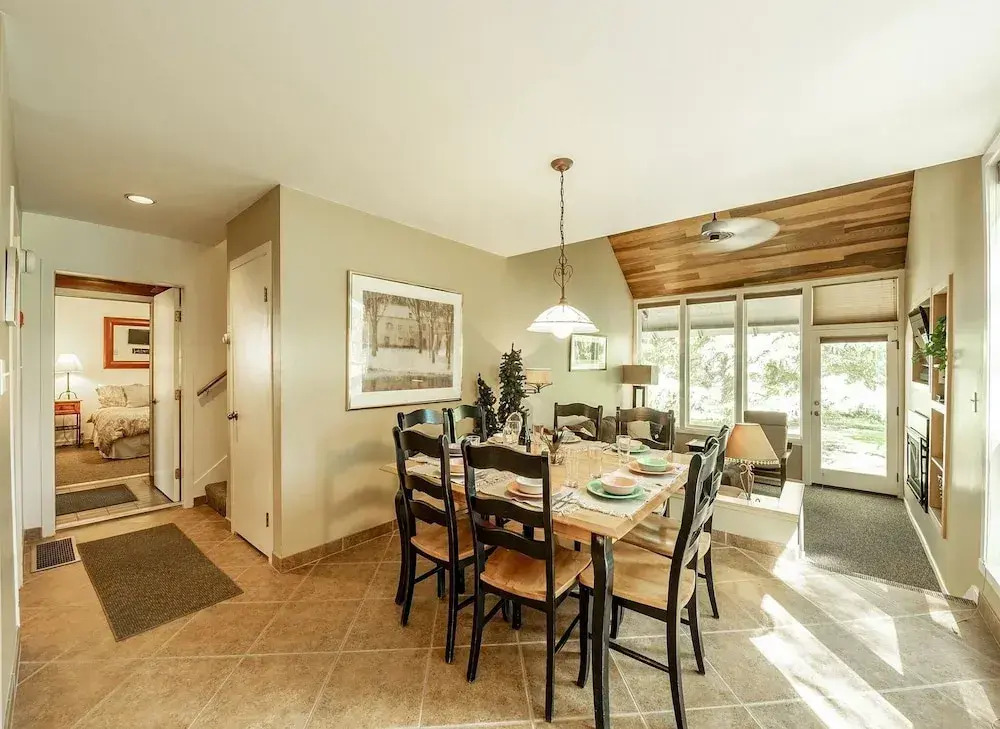 Pay Day Condominiums